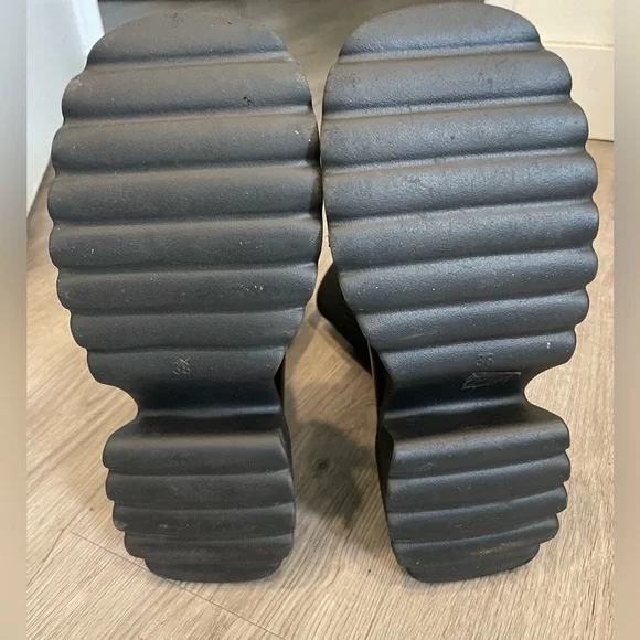 Elegant Women's Platform Sock Boots with Pearl Detail Black size 38 - Picture 9 of 11